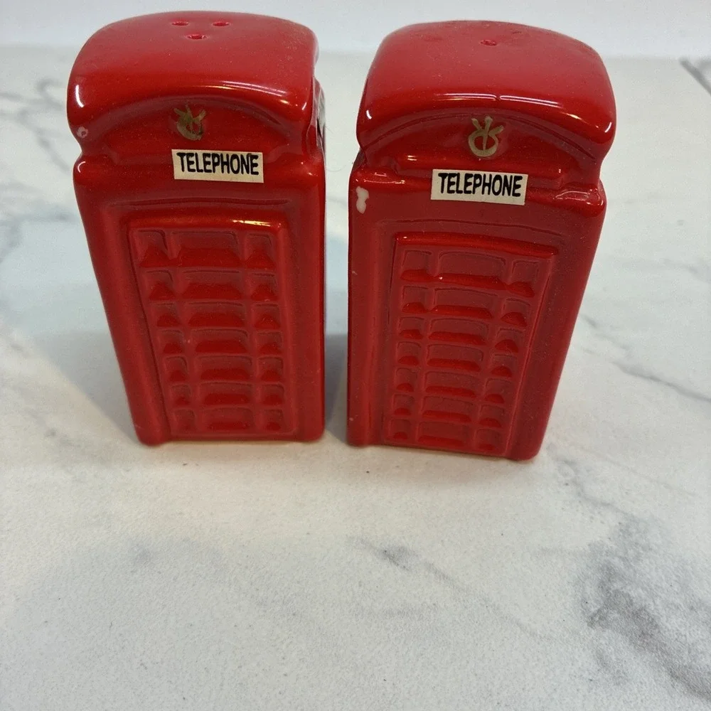 English Red Telephone Booth Salt And Pepper Shakers Set 3